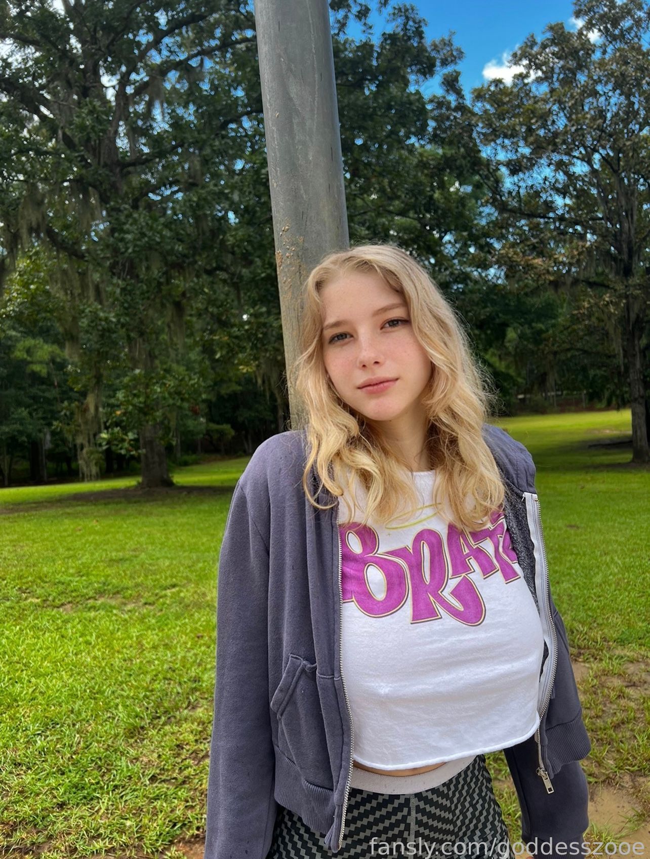 Zooe moore. ITSBUMBLEBEA. Goddesszooe.